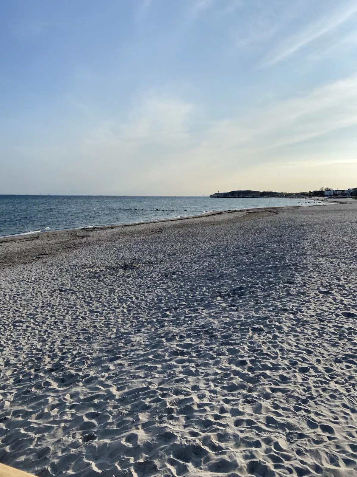 Strand mit Strandkörben an der Ostsee
